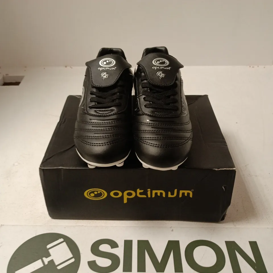BOXED PAIR OF OPTMUM RAZOR LACE UP BOOTS IN BLACK - UK 4