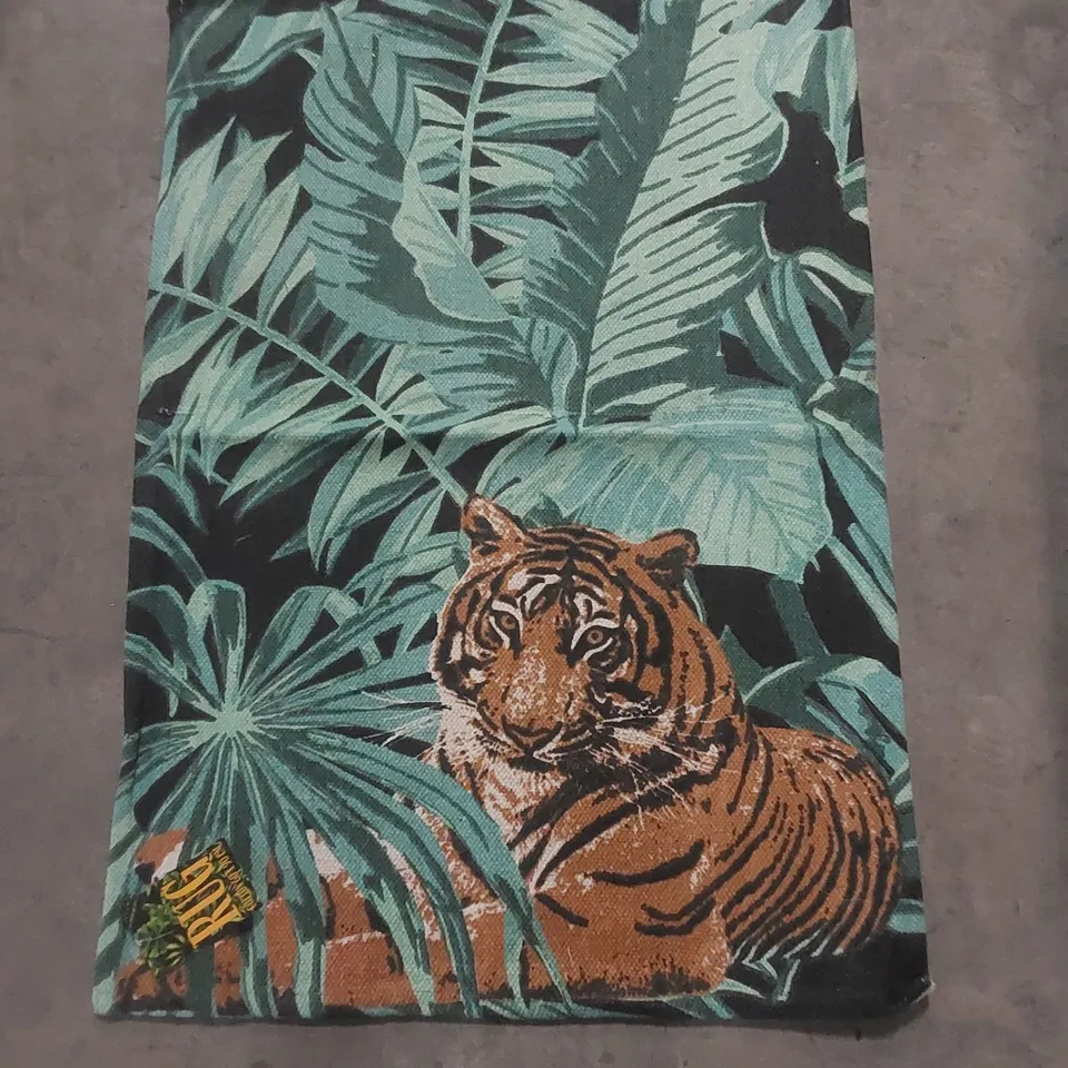 BAG TO CONTAIN APPROX 12 X TIGER PATTERN RUGS // SIZE: 60 X 90cm