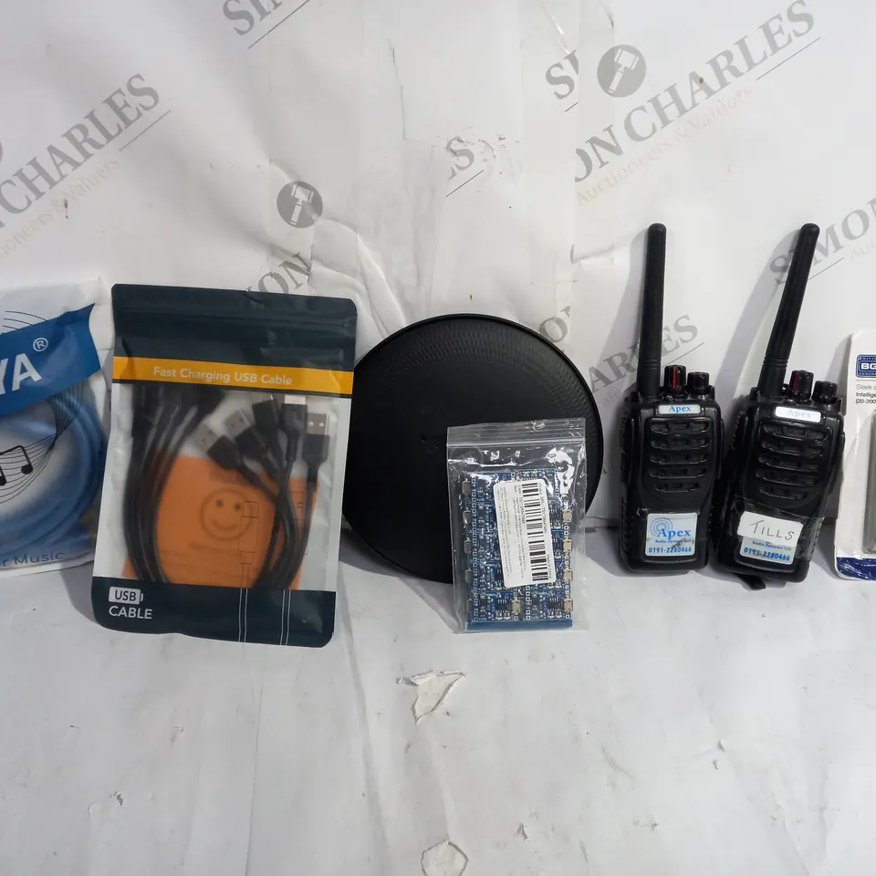 BOX OF APPROXIMATELY 8ASSORTED ITEMS TO INCLUDE - BT HUB - USB CABLE - NEXUS METAL LIGHT SWITCH ECT