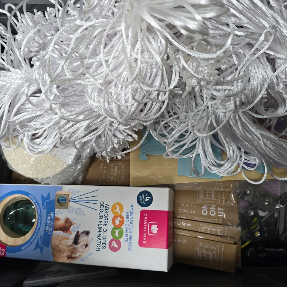 APPROXIMATELY 12 ASSORTED HOUSEHOLD ITEMS TO INCLUDE REED DIFFUSER, SHOELACES, INCENSE STICKS, ETC