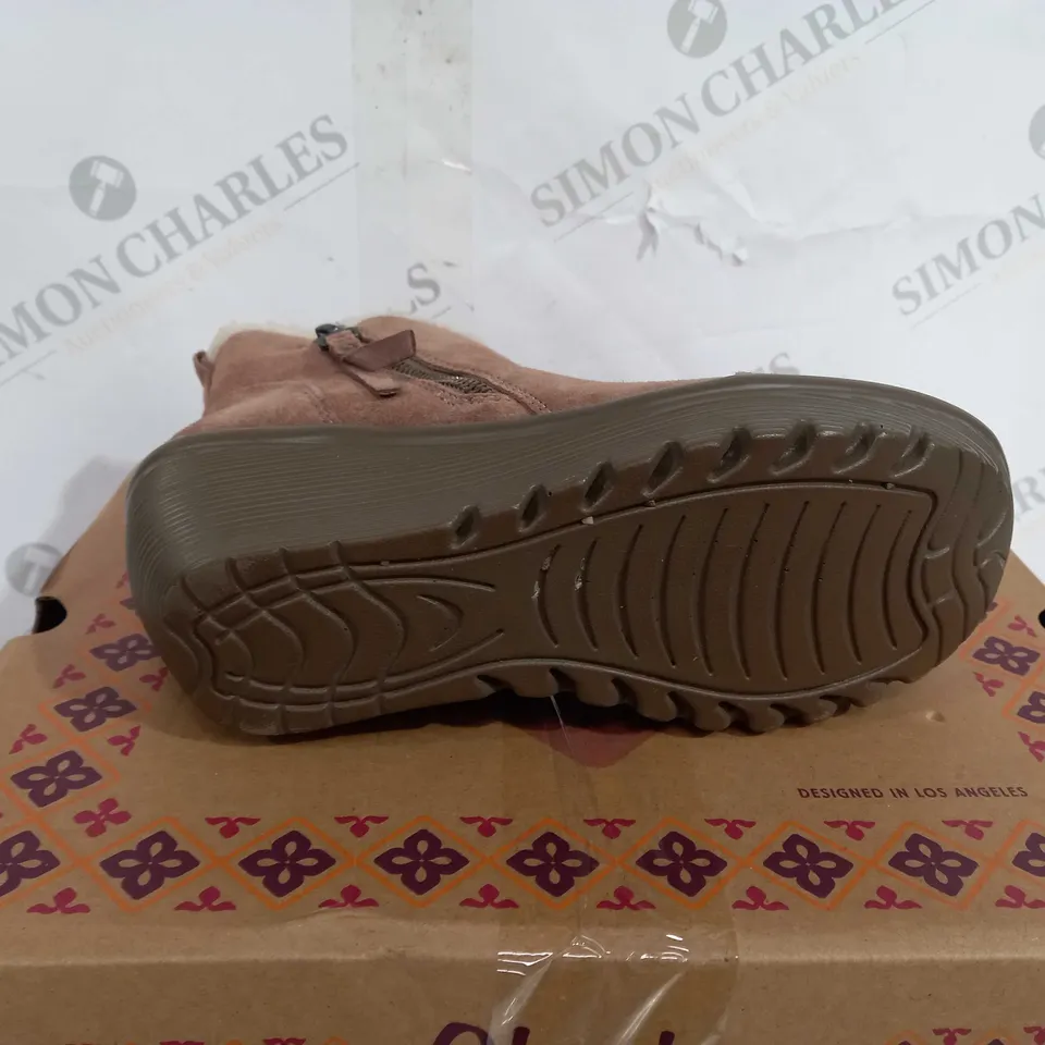SKETCHERS OF HURS ZIP BT MUSHROOM SIZE 3.5