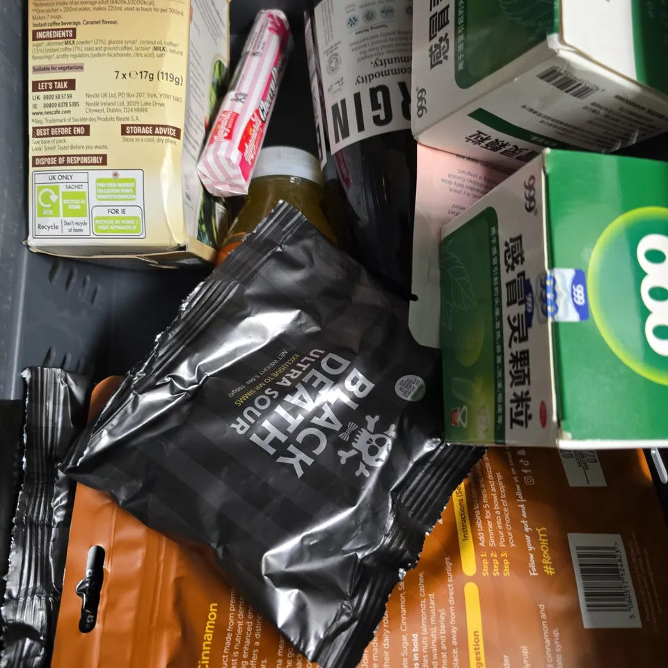 APPROXIMATELY 15 ASSORTED FOOD/DRINK PRODUCTS TO INCLUDE BARLEY FLOUR PORRIDGE, OLIVE OIL, SOY SAUCE ETC 