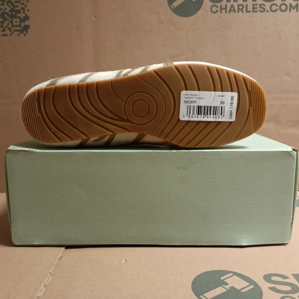 BOXED PAIR OF TED BAKER SCRIPT TRAINERS IN IVORY SIZE UK 6