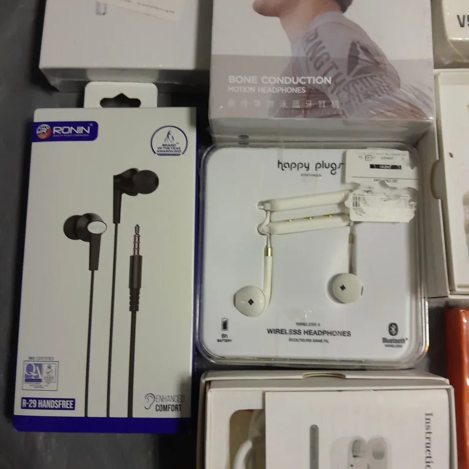 LOT OF 12 ASSORTED PAIRS OF EARPHONES TO INCLUDE VEHO, BETRON AND RONIN