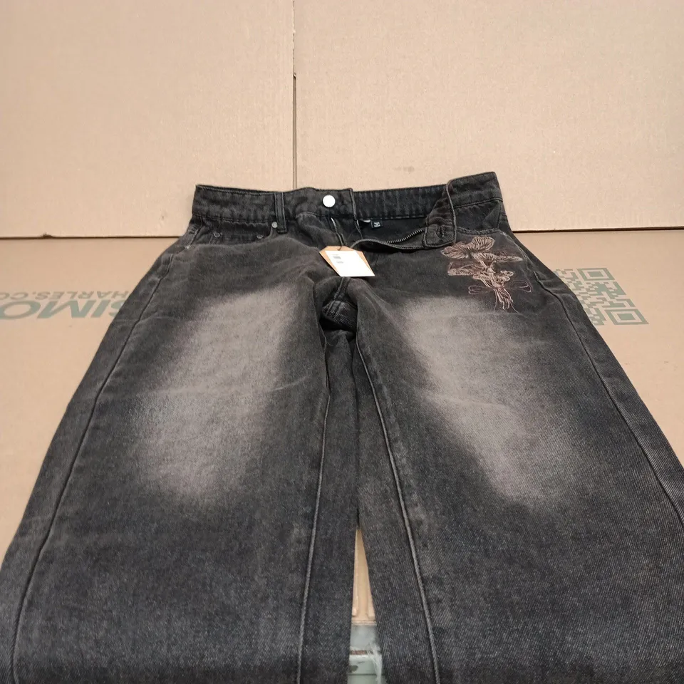 DISTURBIA VALERIA FLORAL MOTH EMBROIDED MOM JEANS W30 TAGGED