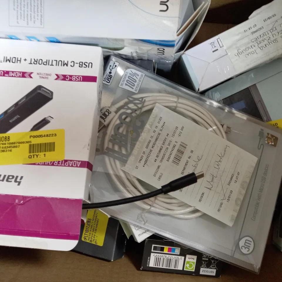 APPROXIMATELY 20 ASSORTED ITEMS TO INCLUDE GAMING HEADSET, WIRELESS KEYBOARD, CHARGING PAD ETC.