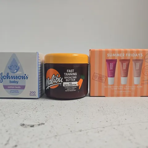 APPROXIMATELY 15 ASSORTED COSMETIC ITEMS INCLUDING VARIOUS MAKES AND BRANDS - COLLECTION ONLY