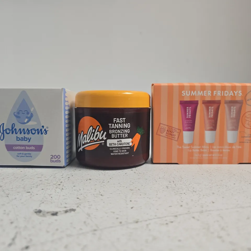 APPROXIMATELY 15 ASSORTED COSMETIC ITEMS INCLUDING VARIOUS MAKES AND BRANDS - COLLECTION ONLY