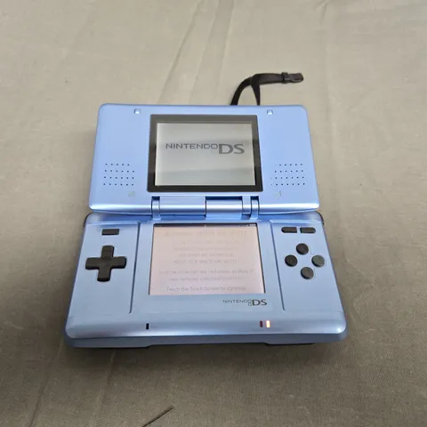 NINTENDO DS HANDHELD CONSOLE