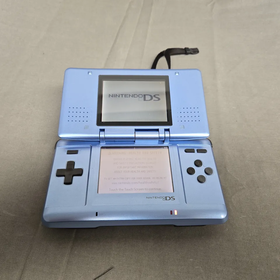 NINTENDO DS HANDHELD CONSOLE