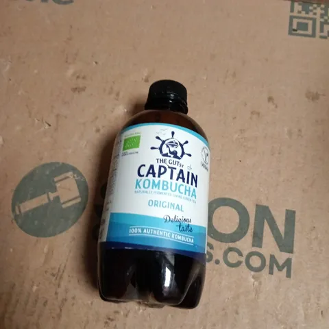 APPROXIMATELY 7 ASSORTED FOOD & DRINK ITEMS INCLUDING THE GUTSY CAPTAIN KOMBUCHA AND SOUR PUNCH FILLED STRAWS 