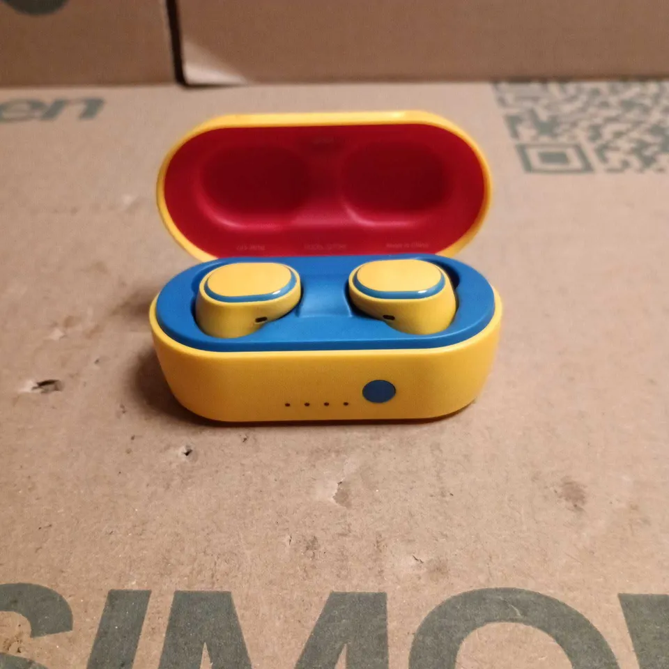 SKULLCANDY SESH TRUE WIRELESS EARBUDS IN YELLOW/BLUE CHARGING CASE - UNBOXED 