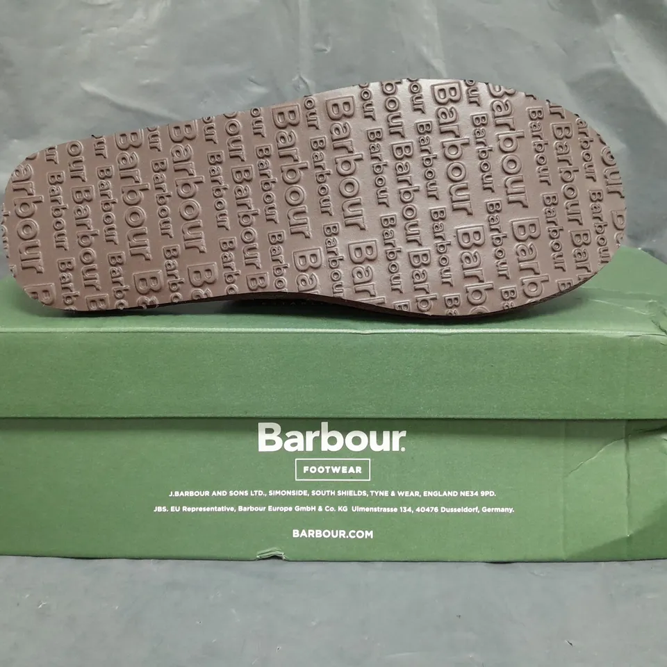 BOXED PAIR OF BARBOUR MULE SLIPPERS IN BROWN SIZE UK 9