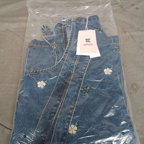 BAGGED LUCY AND YAK DUNGAREE SHORTS - SIZE 14