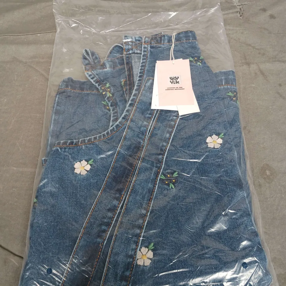 BAGGED LUCY AND YAK DUNGAREE SHORTS - SIZE 14