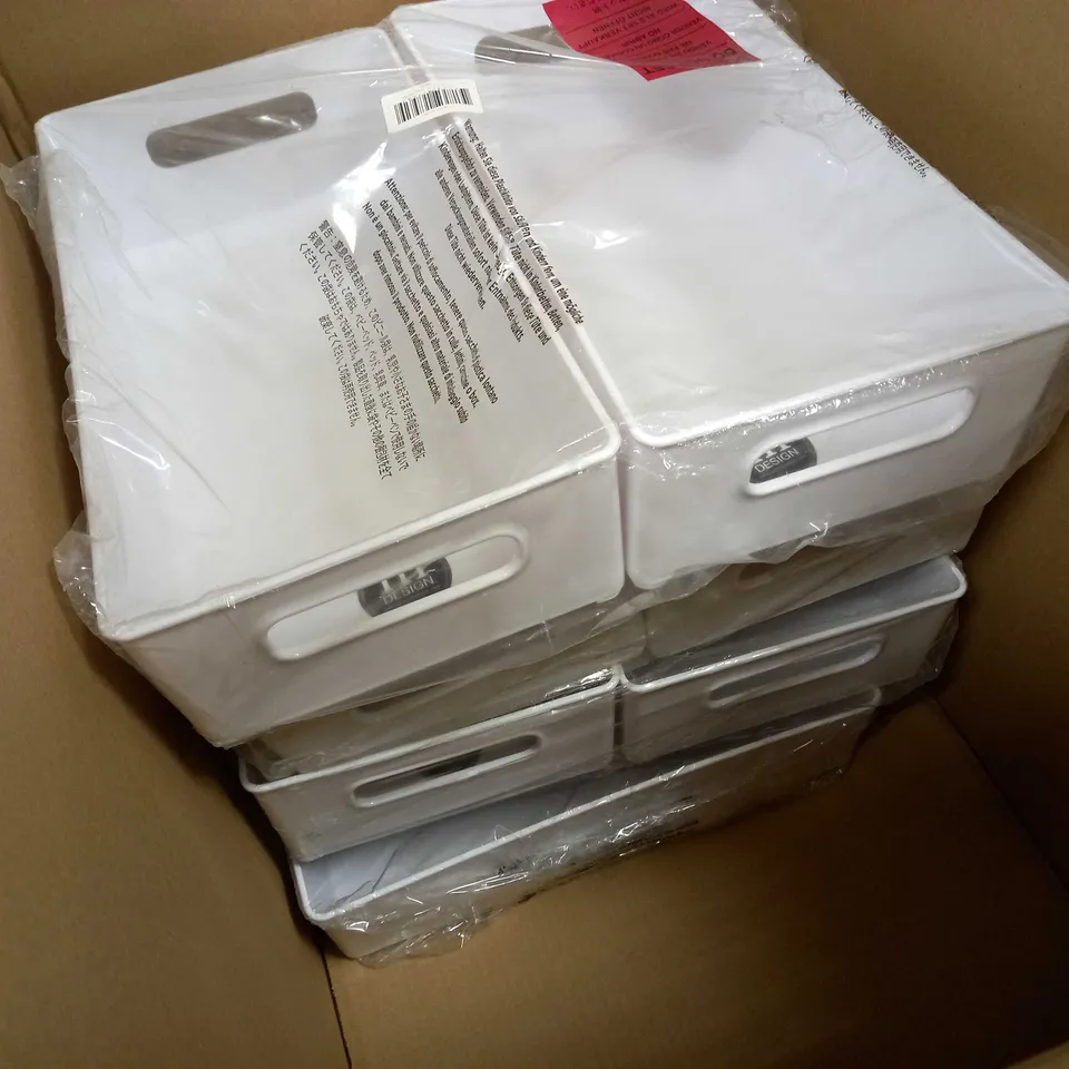 LOT OF APPROX 5 ASSORTED STORAGE ITEMS TO INCLUDE: WHITE STORAGE BOX SETS, WINE RACK