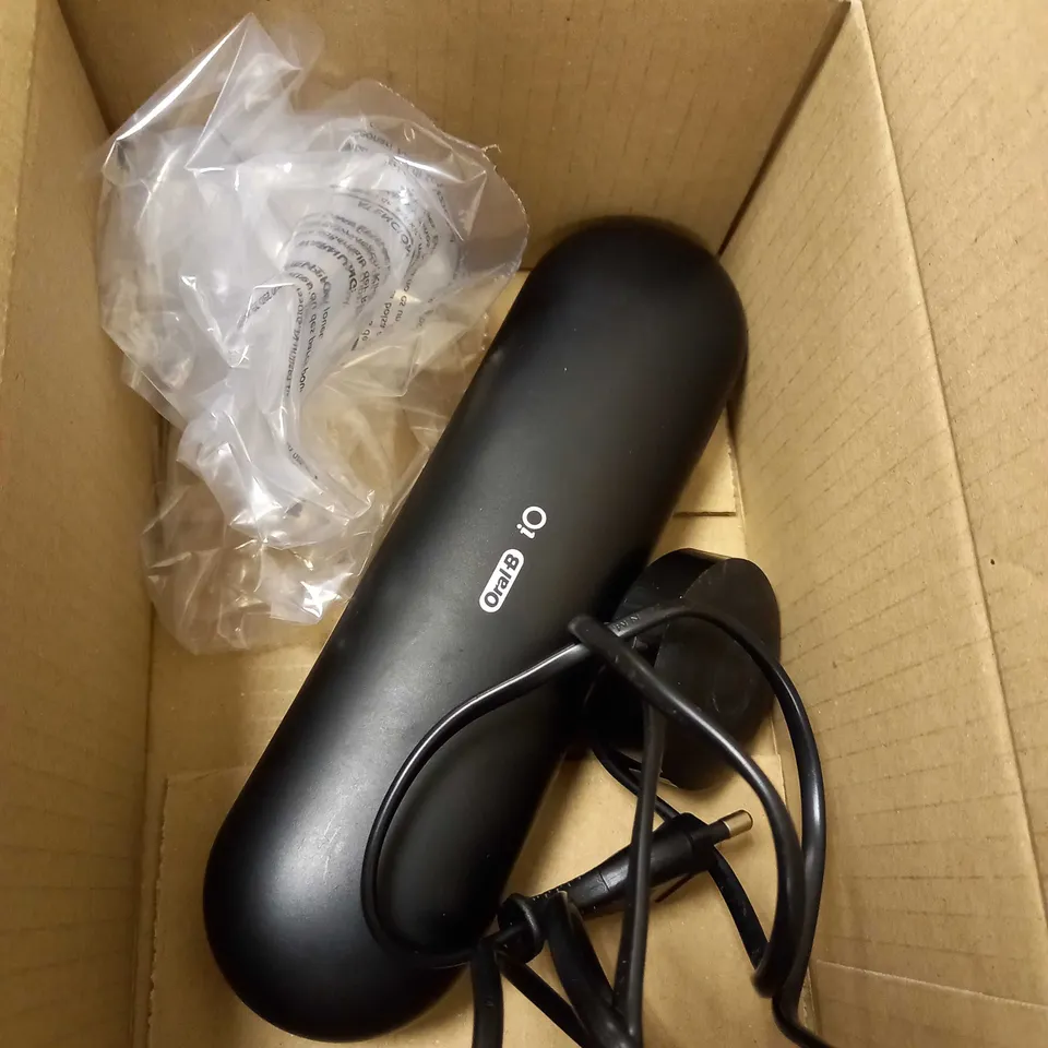 ORAL-B IO 7 BLACK ELECTRIC TOOTHBRUSH