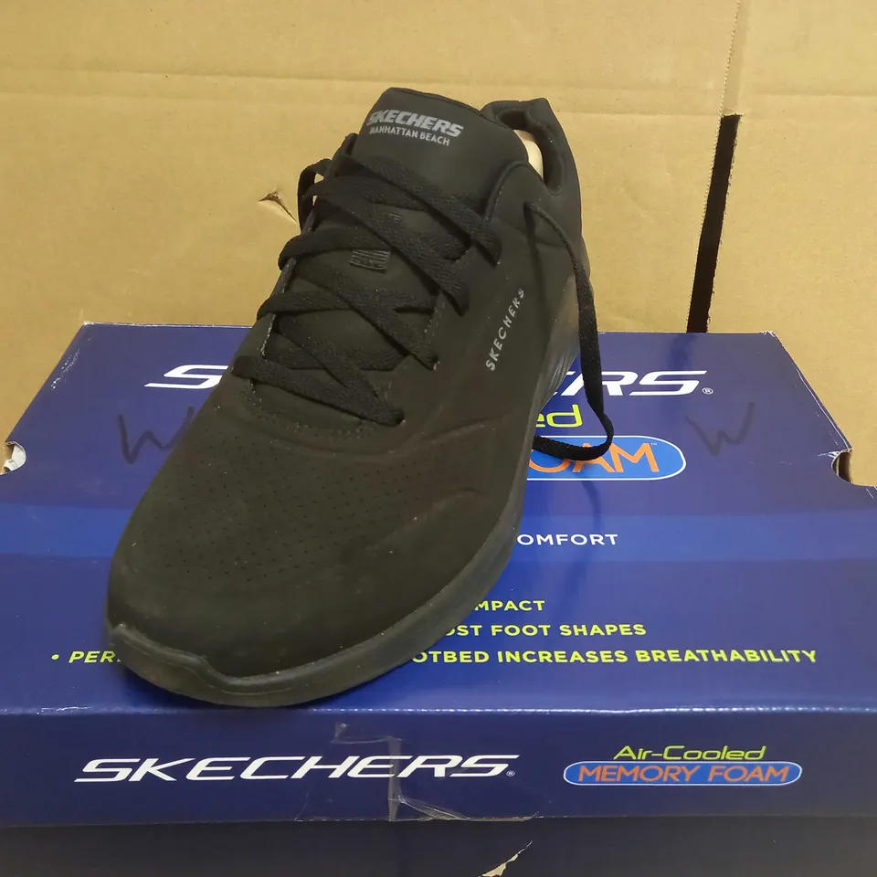 BOXED PAIR OF SKECHERS AIR COOLED MEMORY FOAM SHOES IN BLACK UK SIZE 9