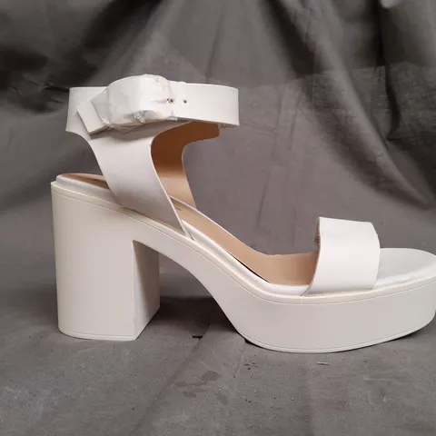 BOX OF APPROX 20 TO INCLUDE NEW LOOK OPEN TOE HIGH HEELS IN CREAM - VARIOUS SIZES