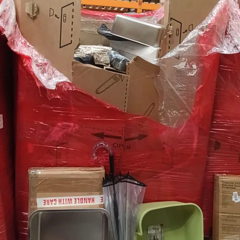 PALLET OF ASSORTED HOUSEHOLD GOODS AND PRODUCTS TO INCLUDE; COOKING TRAY, WASHING CLOTHES TRAY, UMBRELLA 