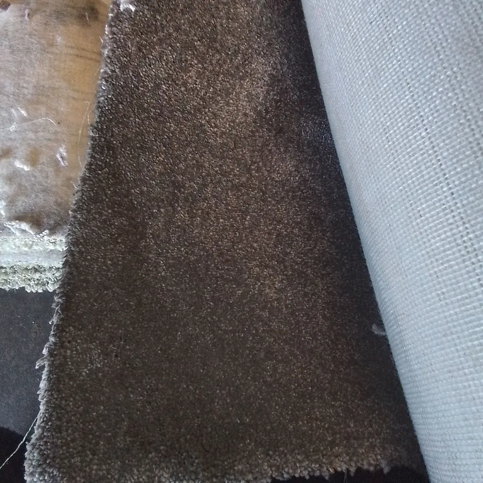 ROLL OF QUALITY FIRST IMPRESSIONS CARPET // SIZE: APPROXIMATELY 3.1 X 2.7M