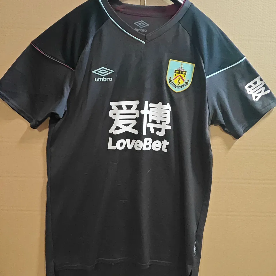UMBRO BURNLEY FOOTBALL CLUB SHIRT - GB M