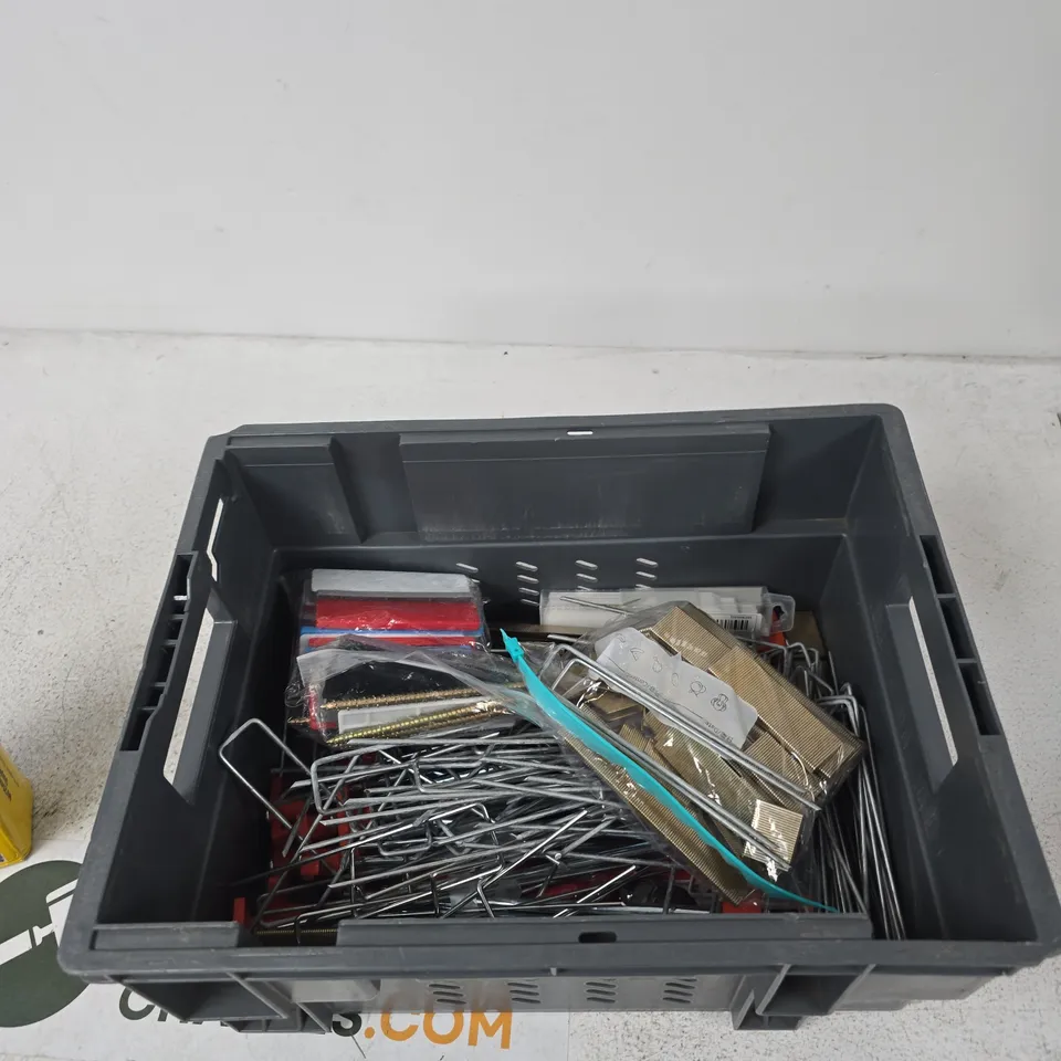 TOTE OF APPROXIMATELY 12 ASSORTED ITEMS TO INCLUDE: TACWISE STAPLES