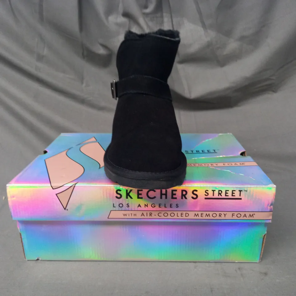 BOXED PAIR OF SKECHERS BUCKLE MID ANKLE BOOTS IN BLACK SIZE 5