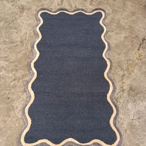 QUALITY DESIGN AREA RUG - APPROXIMATELY 140 cm x 74 cm