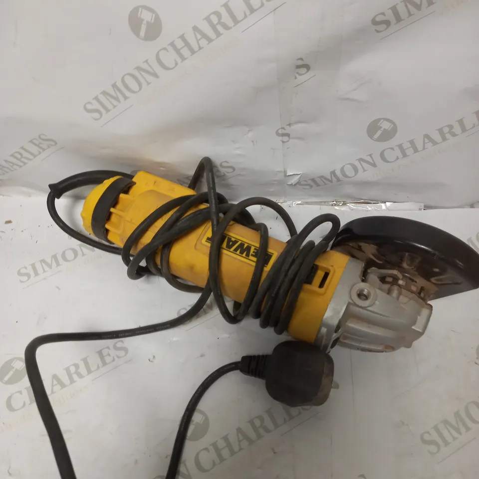 DEWALT DWE4206 MINI ANGLE GRINDER