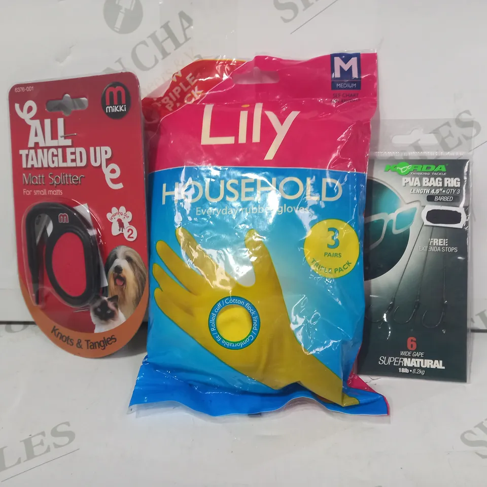 LOT OF APPROXIMATELY 10 ASSORTED HOUSEHOLD ITEMS TO INCLUDE PVA BAG RIG, LILY HOUSEHOLD RUBBER GLOVES, ALL TANGLED UP MATT SPLITTER, ETC