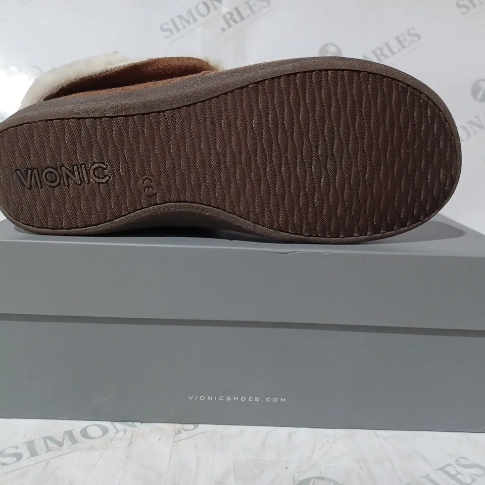 BOXED VIONIC BELIEVE SLIPPERS IN TOFFEE SIZE 8