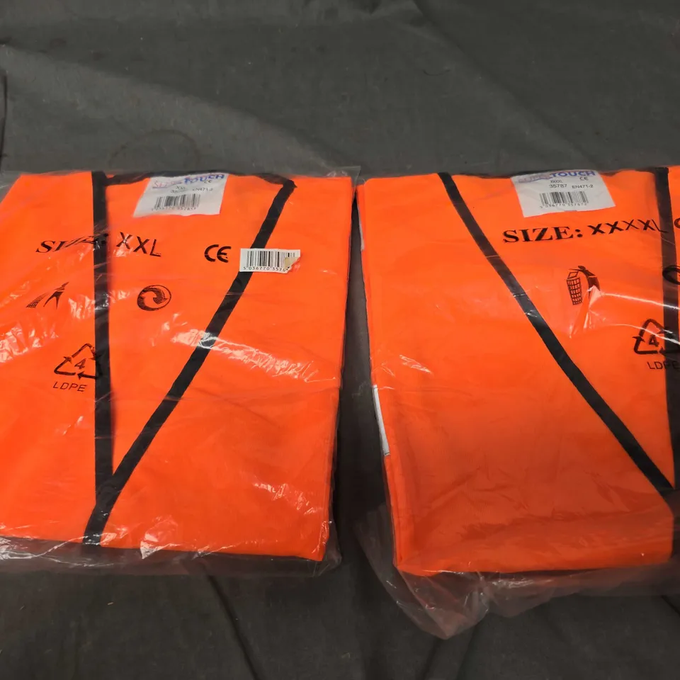 APPROXIMATELY 30 ORANGE HI-VIS VESTS IN SIZES XXL & 4XL