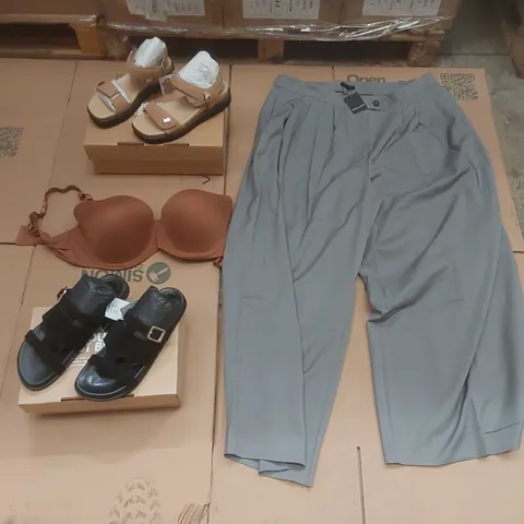 PALLET CONTAINING APPROXIMATELY 250x BRAND NEW ASSORTED DESIGNER CLOTHING ITEMS AND SHOES INCLUDING: JD WILLIAMS SANDALS, ANTHOLOGY SANDALS, JD WILLIAMS WIDE LEG TROUSERS, NUDETHREE BRAS ECT