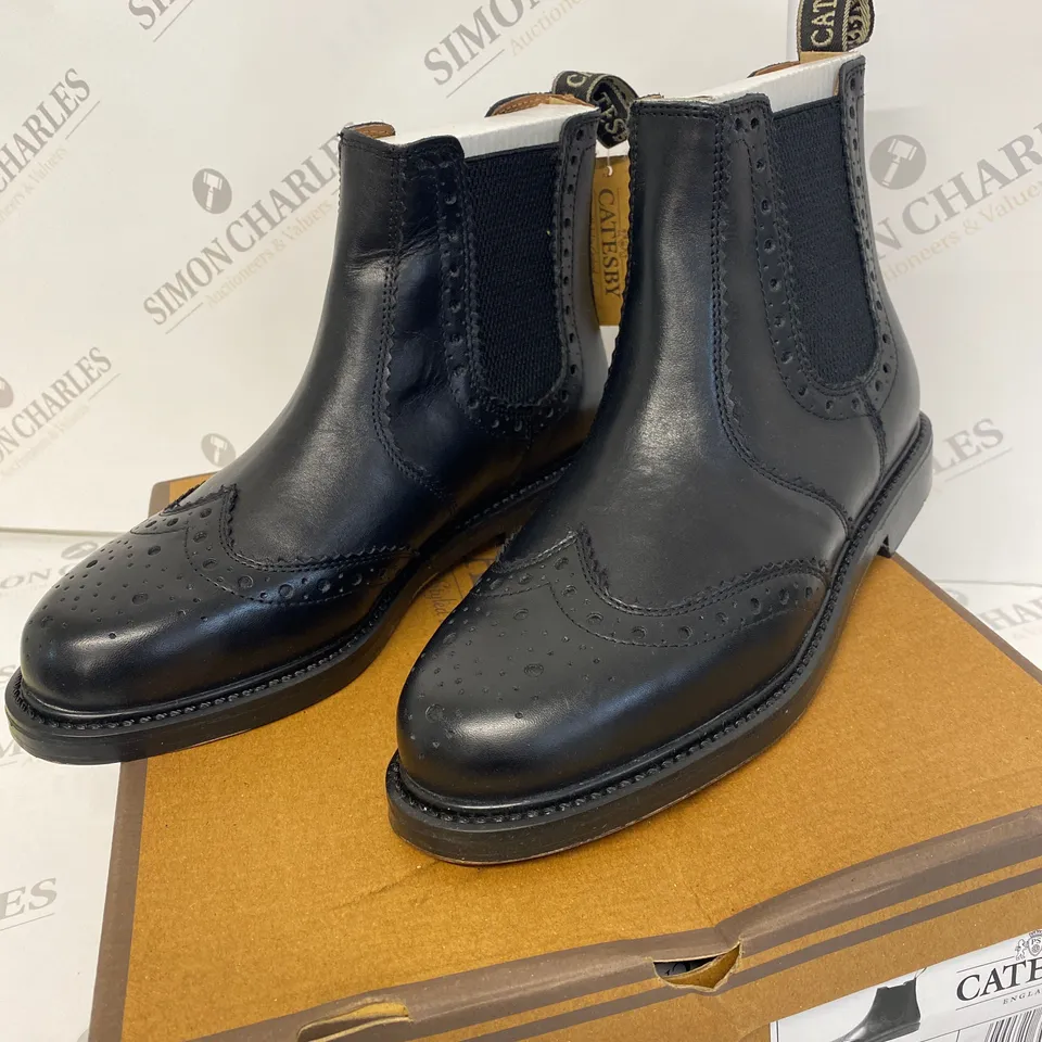 BOXED PAIR OF CATESBY BLACK BOOTS SIZE 8