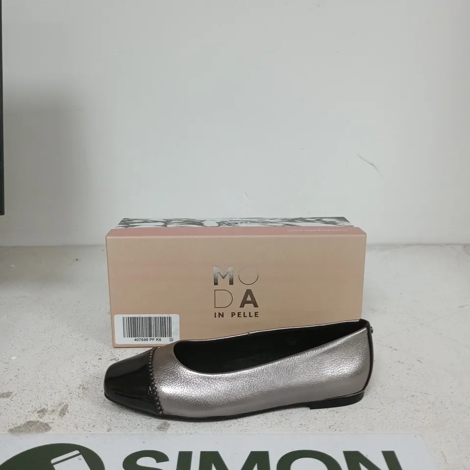 MODA IN PELLE WOMEN'S BALLET FLATS – METALLIC SILVER WITH BLACK PATENT TOE EU SIZE 39