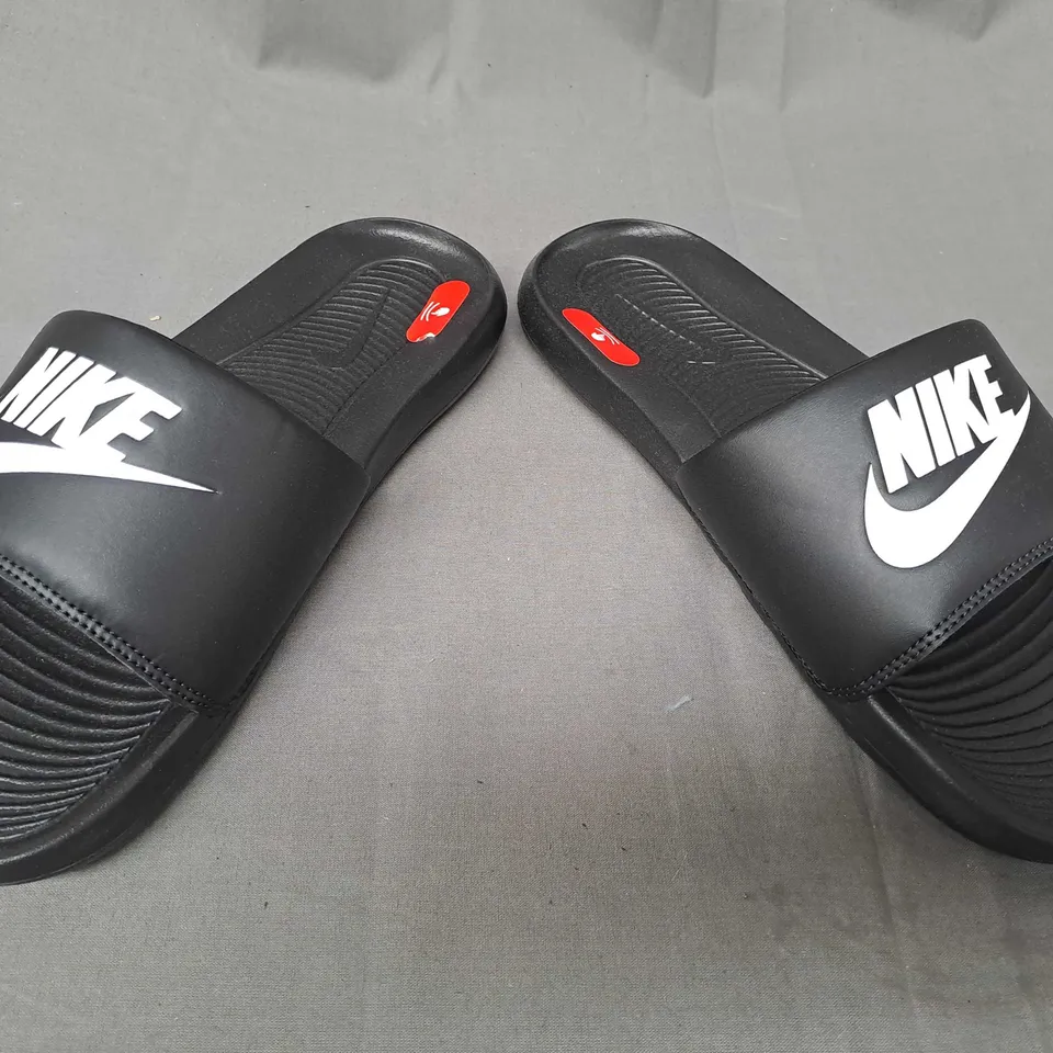 PAIR OF NIKE SLIDERS IN BLACK UK SIZE 8