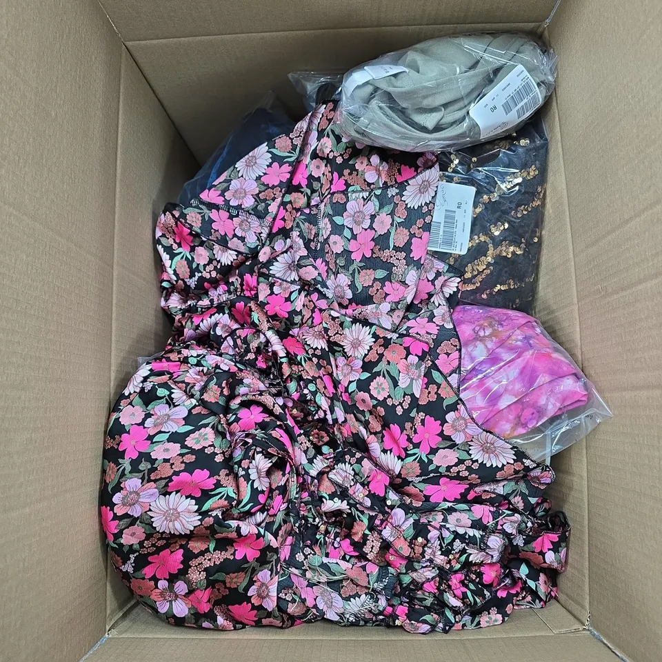 BOX OF APPROXIMATELY 20 ASSORTED ITEMS TO INCLUDE: GROOVZ HEADPHONES AND KIPLING CROSS BODY BAG