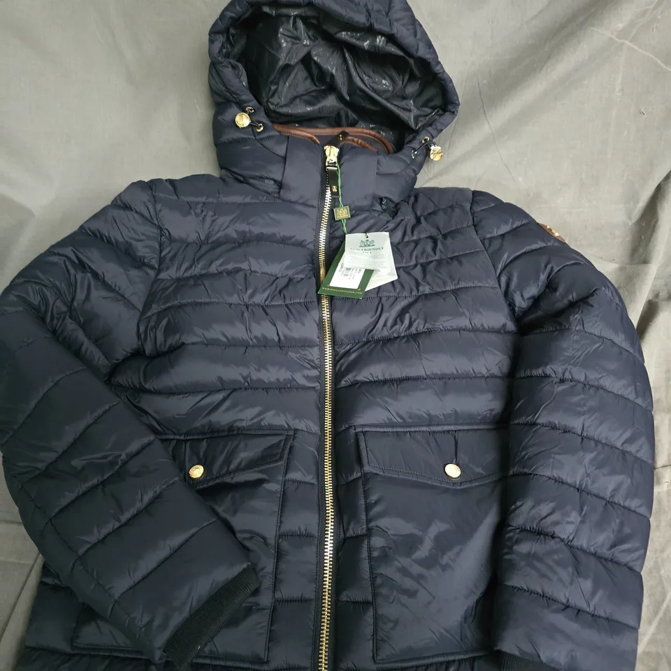 HOLLAND COOPER PEARSON HYBRID JACKET IN NAVY - MEDIUM