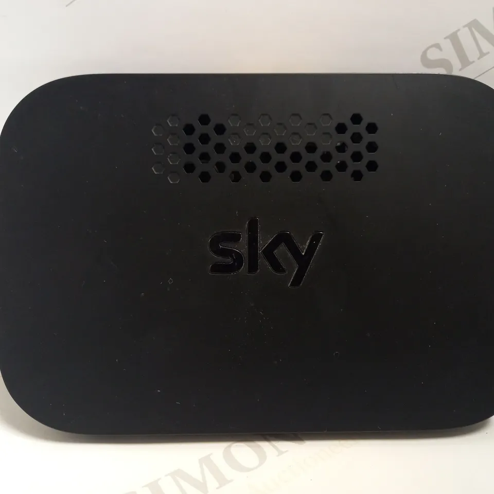 SKY Q BROADBAND HUB - ER110 BLACK