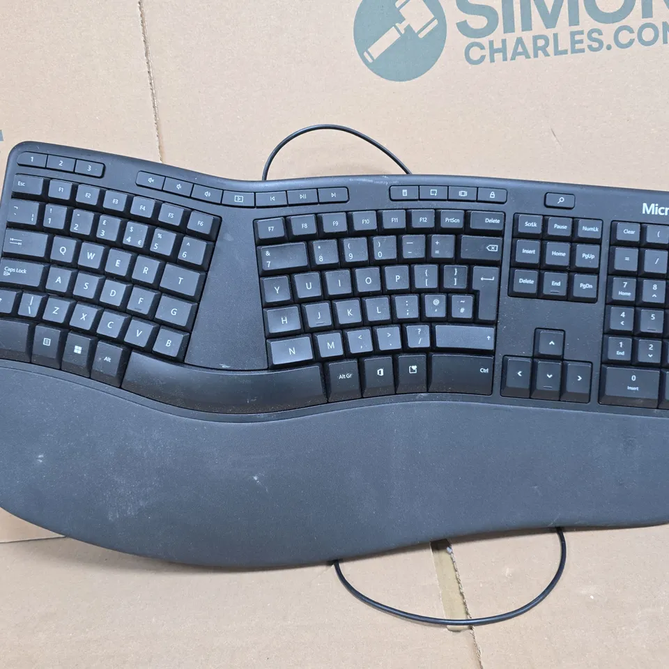 BOX OF APPROXIMATELY 8 ASSORTED HOUSEHOLD ITEMS TO INCLUDE MICROSOFT ERGONOMIC KEYBOARD, ETC