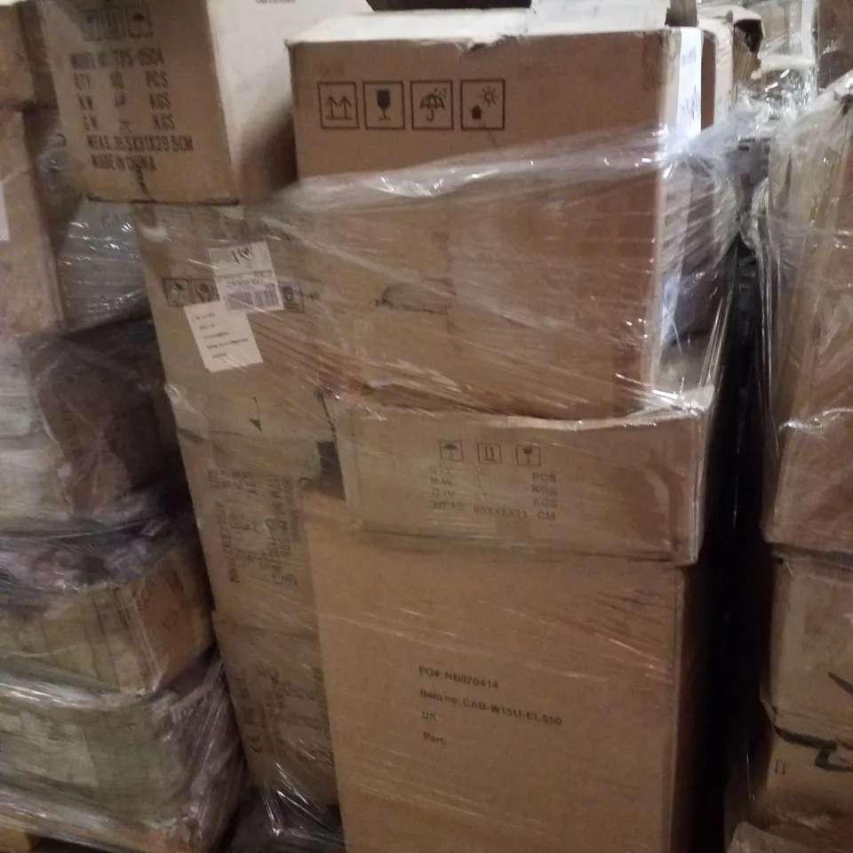 PALLET CONTAINING ASSORTED PRODUCTS INCLUDING P-5 CHARGING DOCKS, PC CAMERA & OPTICAL WIRELESS COMPUTER MOUSE