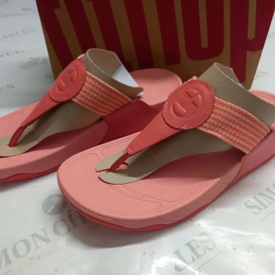 BOXED FLIPFLOP WALKSTAR FINESTRIPE TOE-POST SANDALS IN SUNSHINE CORAL - UK 8