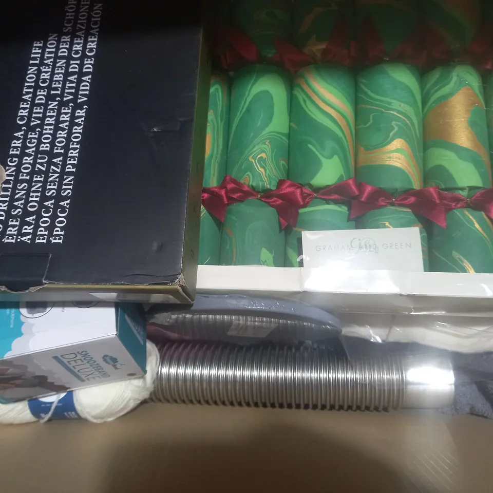 BOX OF APPROXIMATELY 20 ASSORTED HOUSEHOLD ITEMS TO INCLUDE HLOOMF WATERPROOF TAPE, ULTRA HEAVY DUTY REFUSE SACKS, TURBOMAG MAGNETIC WATER CONDITIONER, ETC