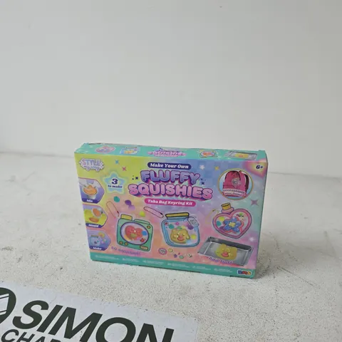 MAKE YOUR OWN FLUFFY SQUISHIES KEYRING KIT (6+)