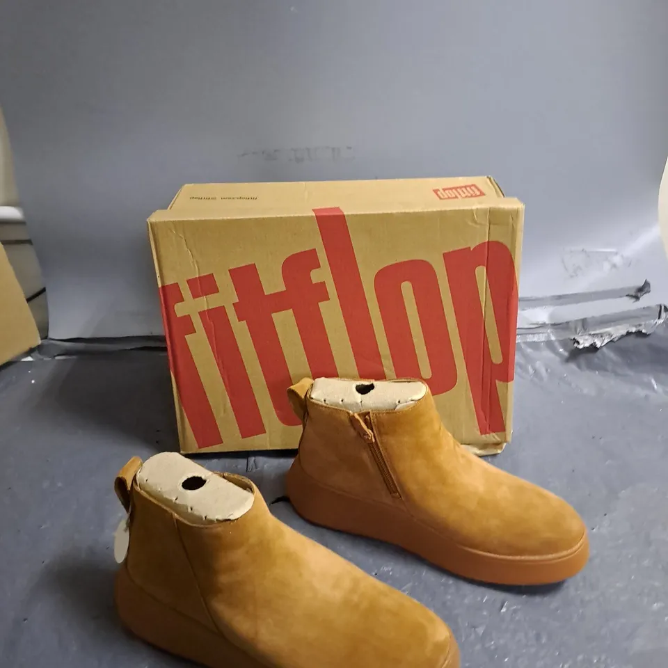 BOXED PAIR OF FITFLOP SUEDE FLATFORM ZIP ANKLE BOOTS LIGHT TAN UK 5