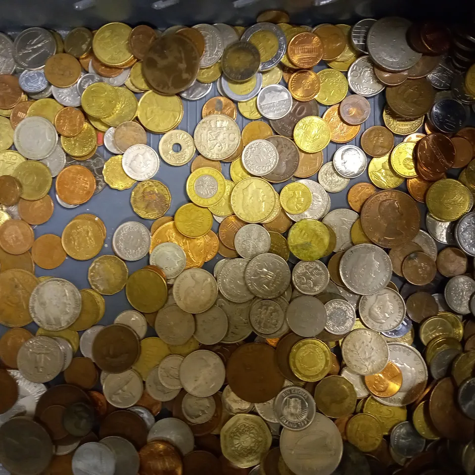 LOT OF APPROXIMATELY 150 ASSORTED COINS