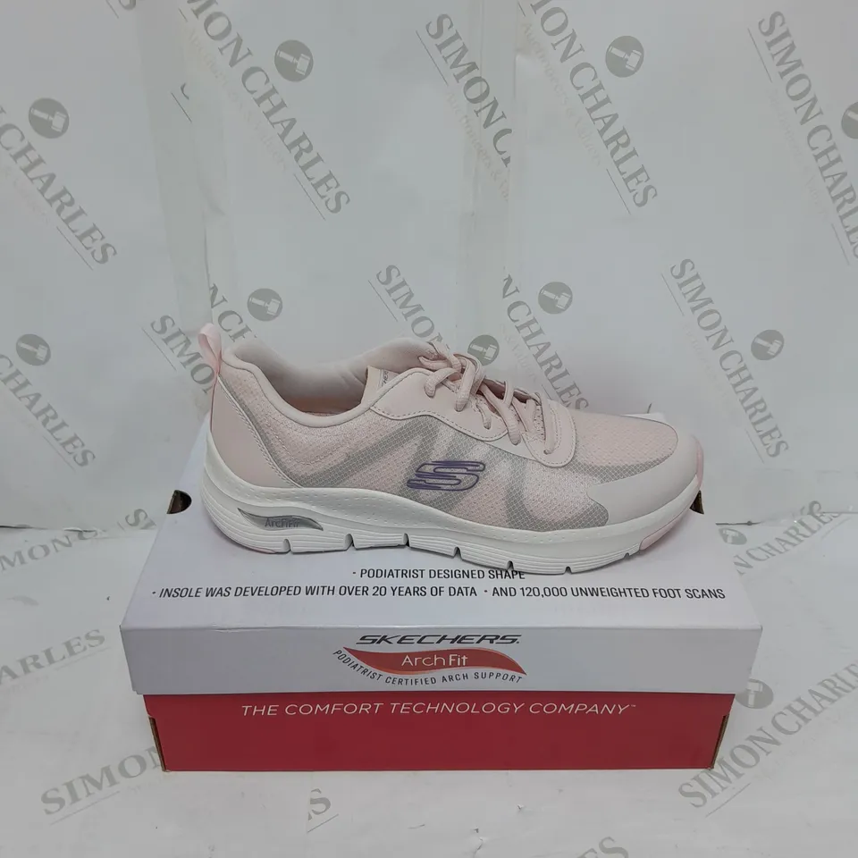 PAIR OF SKECHERS TRAINERS IN PALE PINK SIZE 7