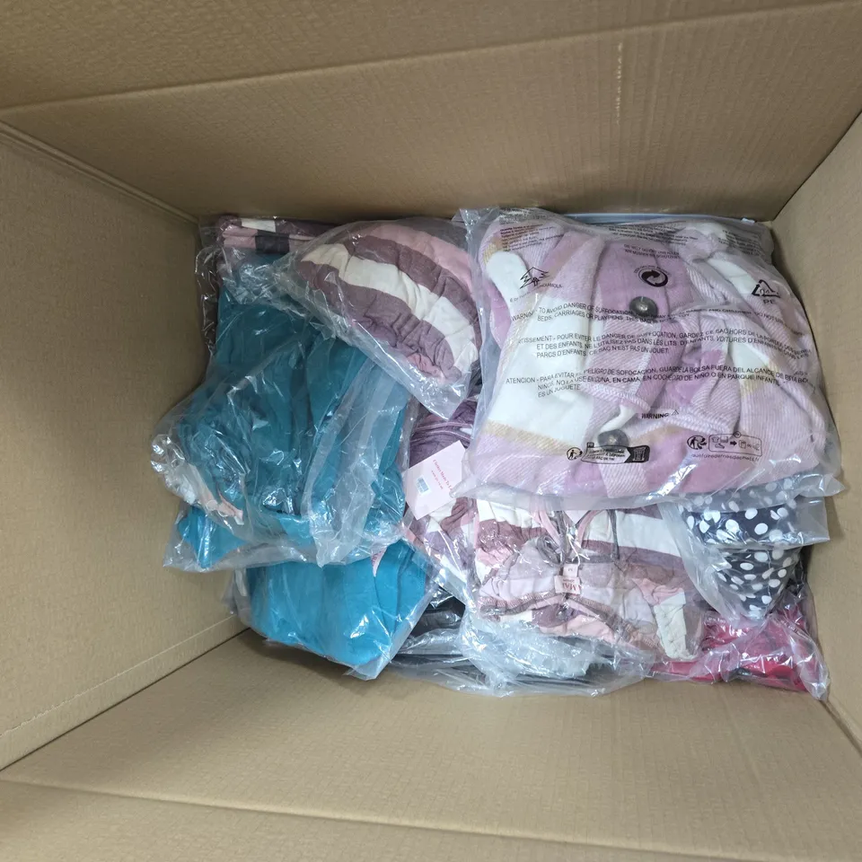WOMONS CLOTHING PACK – 3 ASSORTED GARMENTS (SEALED PACKAGING) WOMEN'S CLOTHING BUNDLE – APROX 10 ITEMS TO INCLUDE CLOTHING ITEMS JUMPERS , TOPS AND DRESSES