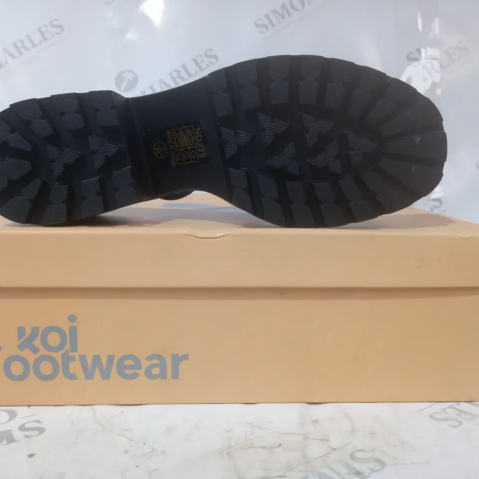 BRAND NEW BOXED PAIR OF KOI VEGAN LEATHER BLOOMING DAISY OASIS STRAPPY SLIDERS IN BLACK UK SIZE 5